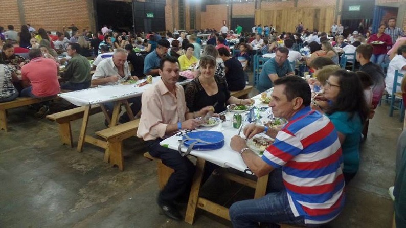 Sindicato dos Servidores de Dois Vizinhos comemora “Dia do Servidor Público” com jantar dançante