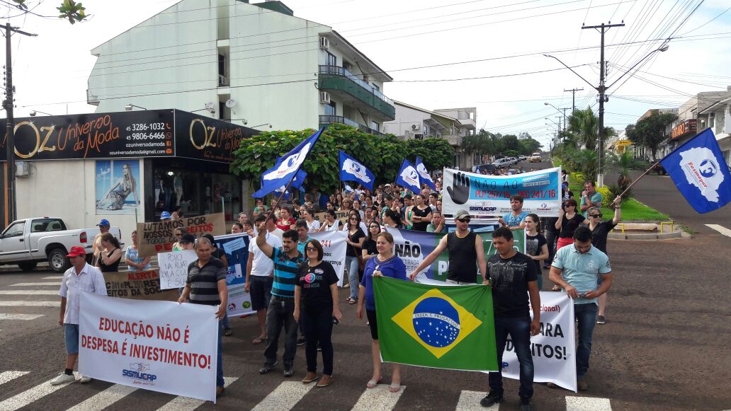 Sindicatos de Servidores de todo o Paraná fazem manifesto contra a PEC241