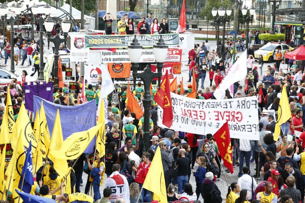 30 DE JUNHO: Fesmepar marca presença nos manifestos contra as reformas previdenciária e trabalhista