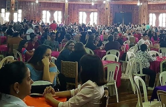 SÃO MIGUEL DO IGUAÇU: SINSMI reúne servidores em almoço de confraternização em comemoração ao “Dia do Servidor Público”