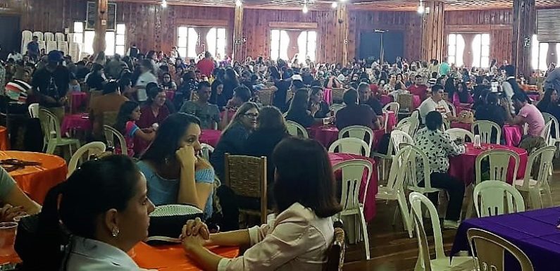 SÃO MIGUEL DO IGUAÇU: SINSMI reúne servidores em almoço de confraternização em comemoração ao “Dia do Servidor Público”