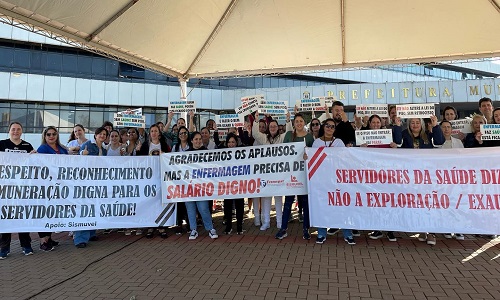 Manifesto pelo Piso Nacional da Enfermagem reúne sindicatos e servidores  em frente a prefeitura de Cascavel
