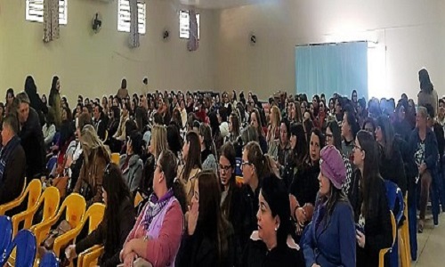 Mais de 300 educadores participam do “Curso de Formação Continuada” realizado pelo Siprosto com apoio da Fesmepar