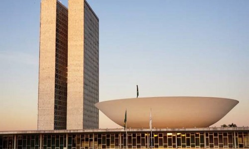 Câmara aprova projeto do governo Bolsonaro que reduz direitos trabalhistas